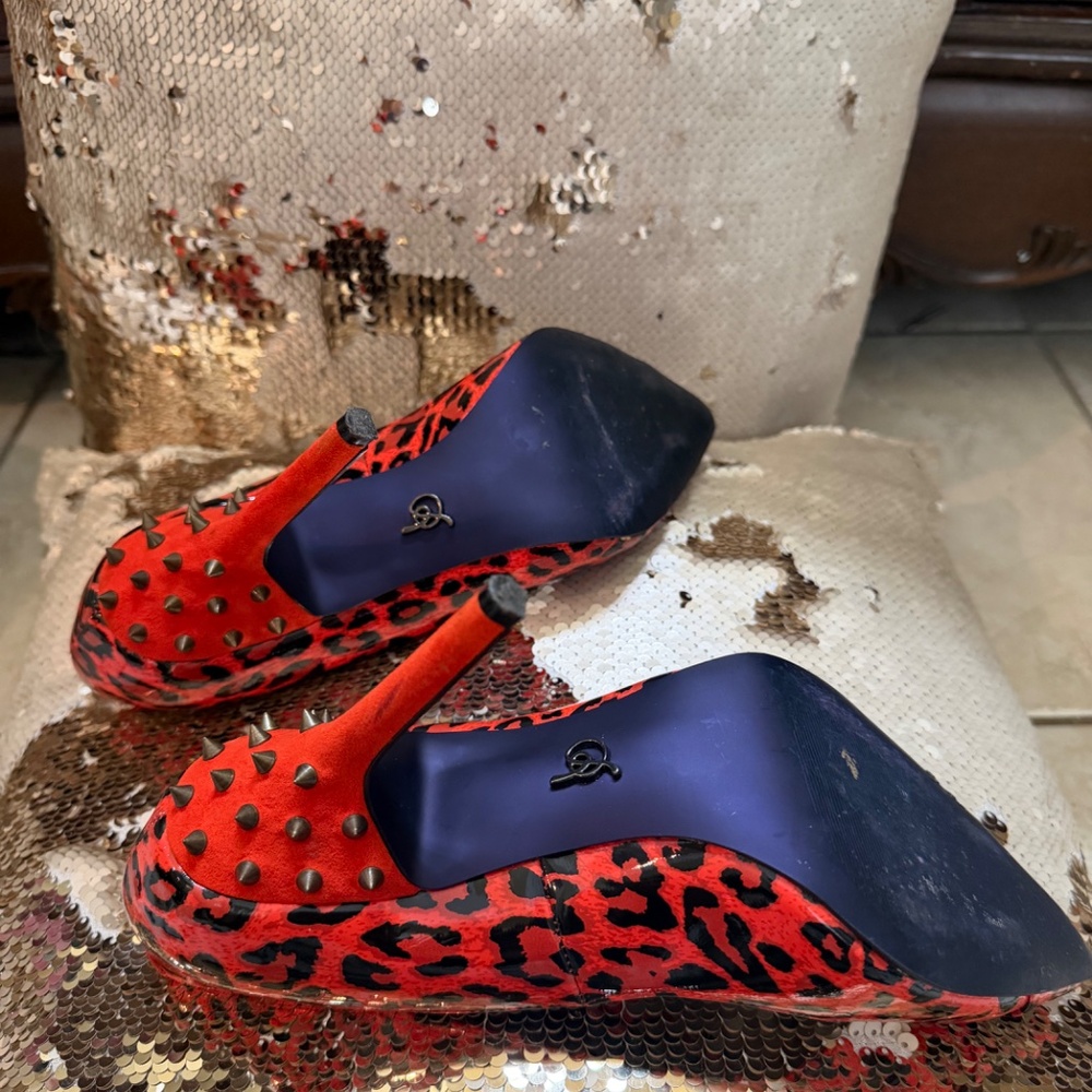 Heels - Picture 2 of 3